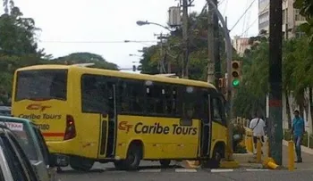 9 heridos por choque patana y autobús de Caribe Tours