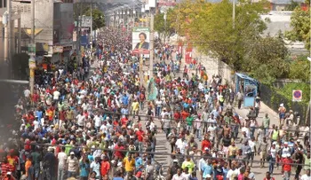 Presidente de Haiti llama opositores al diálogo en medio de violentas protestas