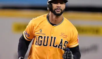 Aguilas pican a los Gigantes y persiguen a Toros y Escogido