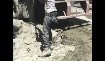 Patana choca con un local en la Zona Colonial