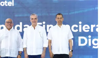 Abinader entregó RD$150 millones en créditos y becas tecnológicas
