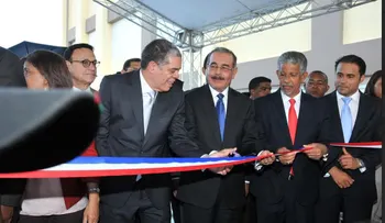 Presidente Medina entrega dos nuevos centros educativos a la provincia Santo Domingo