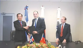 Taiwán dona US$10,000 para la Semana Pymes; Ministro de Industria recibe fondos