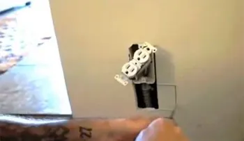 Video: Un gato intenta 'atrapar' el sonido de los bajos