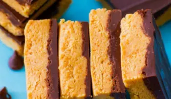 Cómo preparar unas barras de mantequilla de cacahuate y chocolate
