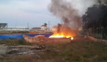 La Armada quema embarcaciones haitianas depredaban Bahía de Manzanillo