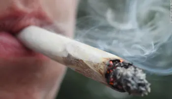Por qué la marihuana te puede destruir la sonrisa