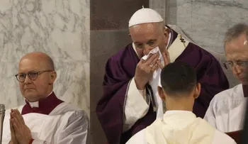 El papa no participará en los ejercicios de Cuaresma, por un resfriado