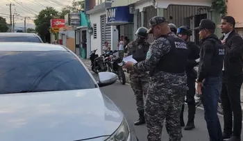 Podrían castigar con hasta 1 año de prisión a agentes que impidan grabar un arresto en RD