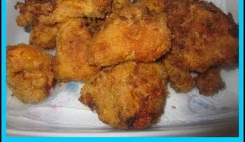 Un rico plato de pollo frito con papas (VIDEO)