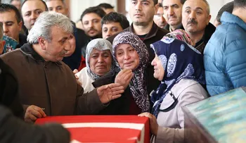 Atentado en Turquía: detienen a 4 personas relacionadas con el vehículo usado en el ataque