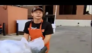 Un hombre se hizo pasar por empleado de su empresa y ¡mira todo lo que descubre!
