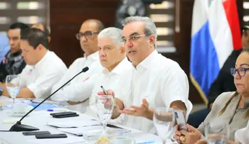 Presidente Abinader asegura soluciones en agua, salud y educación a juntas de vecinos de Tamboril y Navarrete