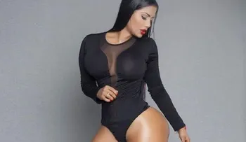 La Policía arresta a una modelo y la hizo bailar y desnudarse ante los demás detenidos