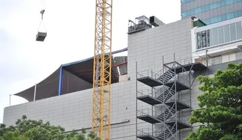 Se desploma techo en área de construcción en Blue Mall