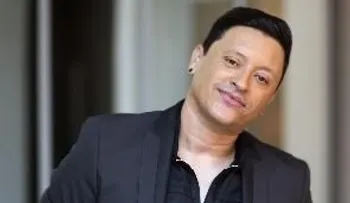 Elvis Crespo confiesa que es cierto que se masturbó en un avión