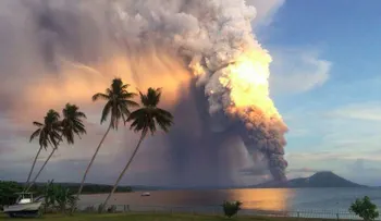 Impresionantes imágenes erupción del volcán Tavurvur en Papúa Nueva Guinea