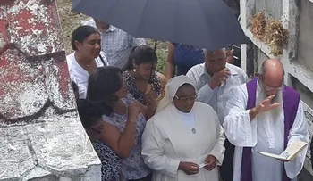 Presidente CDP, Olivo de León agradece solidaridad; gráficas funeral de su madre 