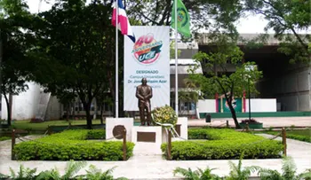 UCE Gradúa 332 nuevos profesionales de distintas carreras