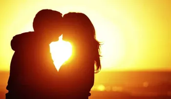 Entérate de las 10 ventajas de los besos para tu salud, dicha por la ciencia