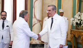 Presidente Abinader recibe cartas credenciales de tres nuevos embajadores