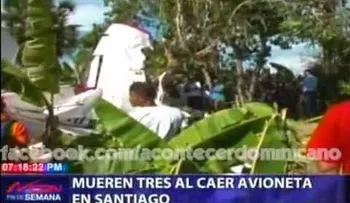 Tres personas mueren al caer avioneta en Santiago