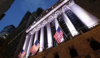 Wall Street cierra al alza luego de una jornada agitada 
