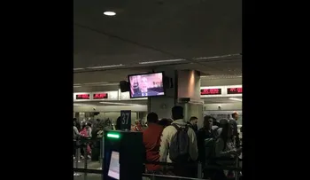 Fallo informático deja a miles de viajeros atrapados en aeropuertos de EE.UU.