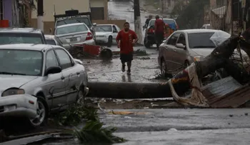 Huracán María se mueve lentamente al noreste de las costas dominicanas