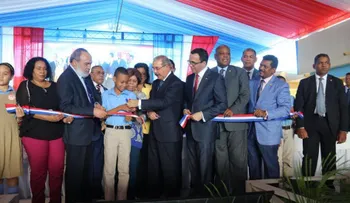 Danilo Medina inaugura escuela en el sector Los Libertadores en Los Alcarrizos