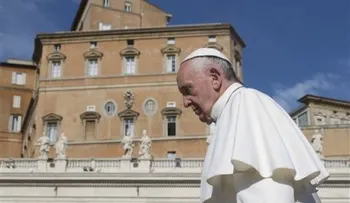 Papa promete seguir con las reformas tras filtraciones