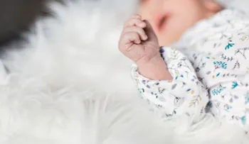 Abuela cambia el nombre de su nieto mientras la mamá estaba en el hospital