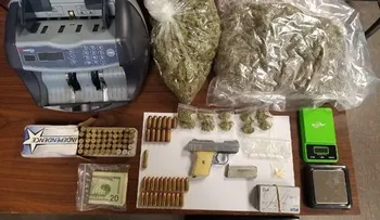 Apresan 4 con armas, drogas y tarjetas falsificadas en Brooklyn