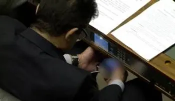 Brasil: Sobreprenden diputado viendo un video porno en plena sesión