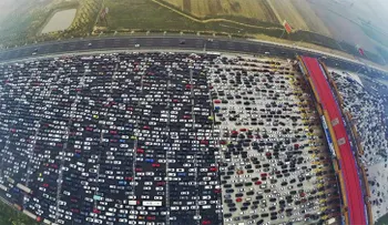 ¿Vio algo así alguna vez? China vive uno de los peores atascos de tráfico de la historia (VIDEO)