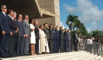 Presidente Danilo Medina y su esposa Candida Montilla llegan a basílica de Higüey para participar en misa
