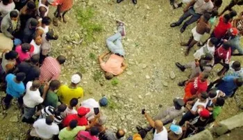 Joven se suicida al lanzarse de puente en San Cristóbal