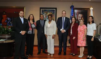  Delegación de Curazao visita Ministro Industria y Comercio