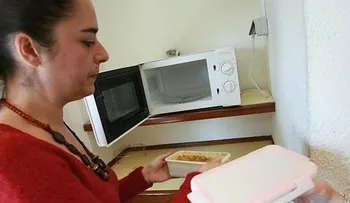 Los falsos mitos del cáncer: ni lo causa el estrés ni los microondas