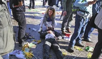 86 muertos y 186 heridos por explosición de dos bombas en capital turca 