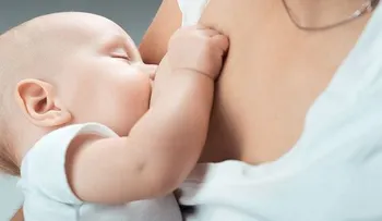 Los bebés lactados son más felices e inteligentes