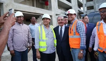 Danilo Medina inspecciona avances de La Nueva Barquita