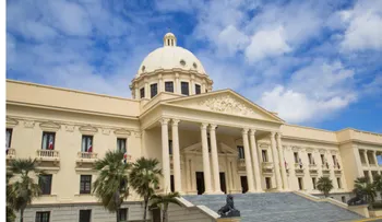 Abinader promulga ley para impulsar la economía