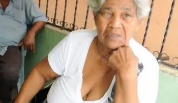 Muere la madre de Omega