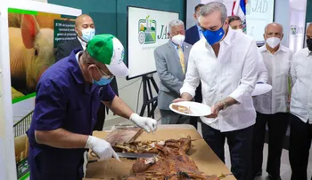 Presidente Abinader afirma que el gobierno apoyará a los productores de cerdo; la JAD reconoce trabajo de las autoridades