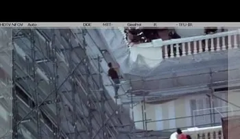 Impresionante maniobra de un bombero para salvar a un suicida