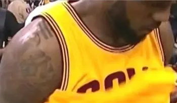 El descuido de una cámara muestra partes íntimas de LeBron James 