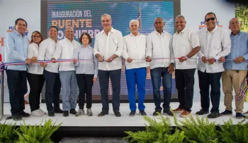 Abinader inaugura el puente Los Hierros en Baní y anuncia avance de la presa de La Gina