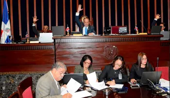Senado aprueba proyecto castiga el feminicidio con 40 años de prisión