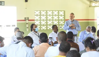 Gobierno presenta soluciones a las demandas de comunidades en torno a la presa de Guayubín